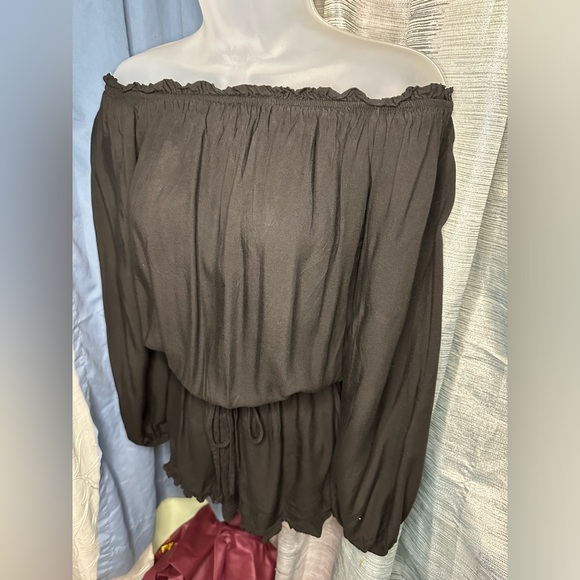 Brandy Melville Gabriella Long Sleeve Ruffle Romper One Size Fits Most - Picture 3 of 10